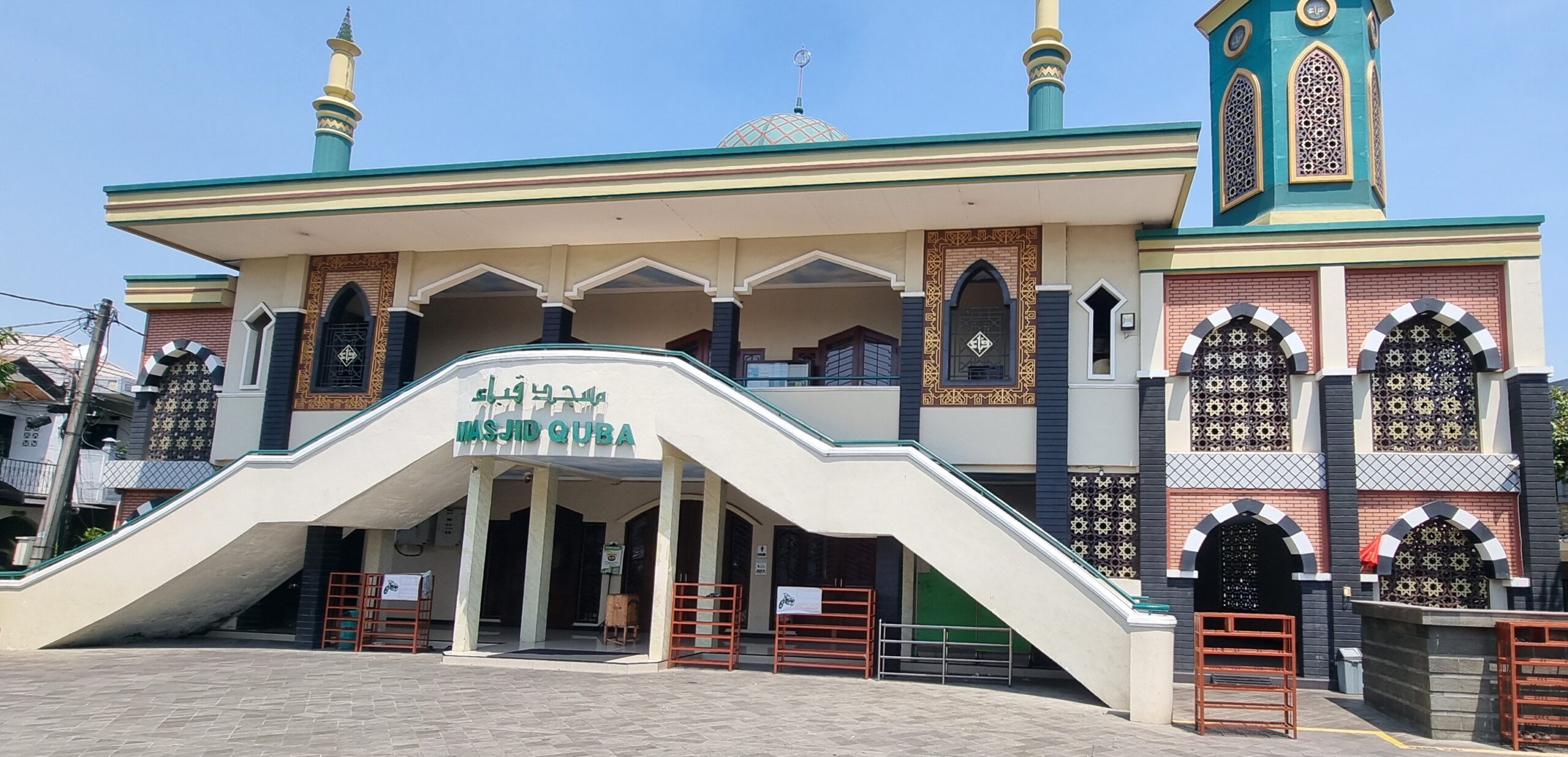 Gambar halaman depan web masjid quba